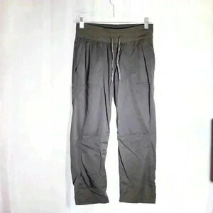 The North Face Aphrodite Motion Capris Pants Women’s Small Grey Lightweight